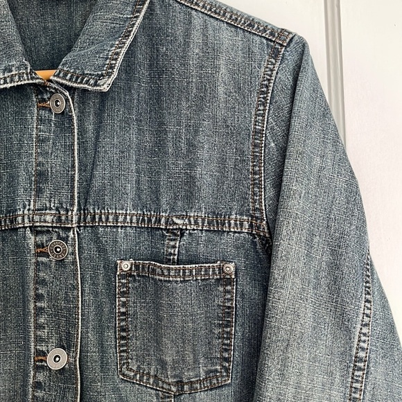 Contrast Jean Jacket. Lightweight Jean Jacket. Soft Comfy Denim Coastal. LARGE - Picture 6 of 12